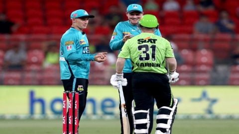 BBL 12: Brisbane Heat win by 8 runs on DLS method!