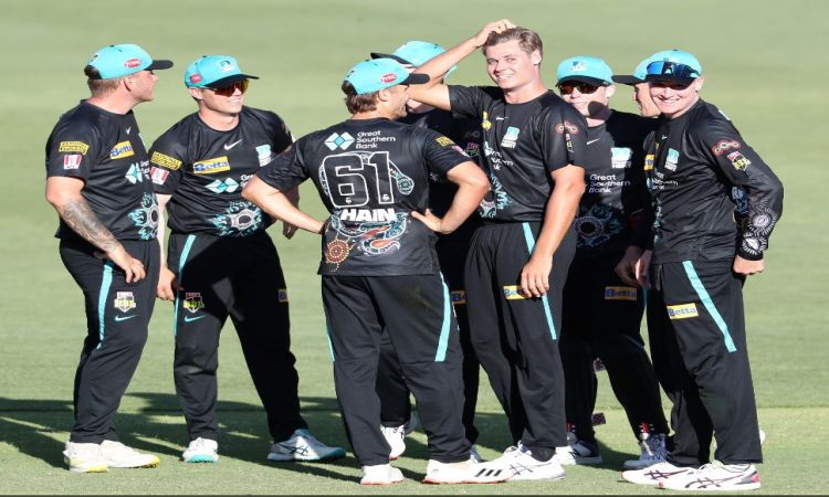 Brisbane Heat win by 17 runs as they successfully defend 155 against Adelaide Strikers!