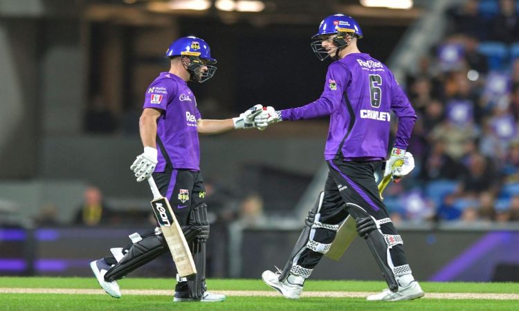 BBL 12: Hobart Hurricanes beat Melbourne Stars by 2 wickets !