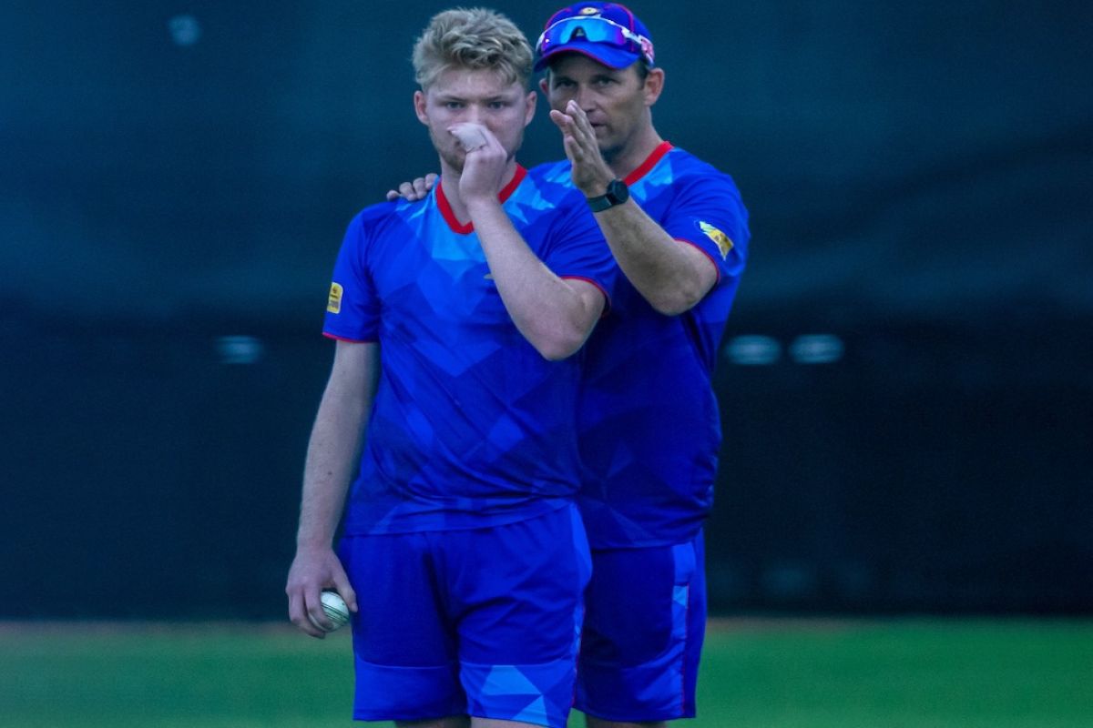 MI Emirates Head Coach Shane Bond and player Daniel Mousley during a practice session