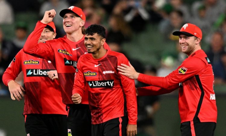 BBL 12: Tom Rogers stars with 5-wicket haul as Melbourne Renegades beat Melbourne Stars by 33 runs!