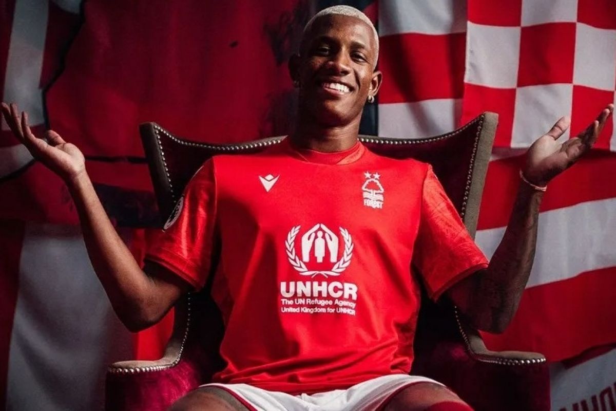 Nottingham Forest sign Danilo from Palmeiras.