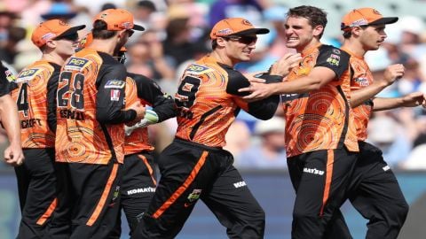 BBL 12: Scorchers' explosive start overcomes Finch's fast finish!