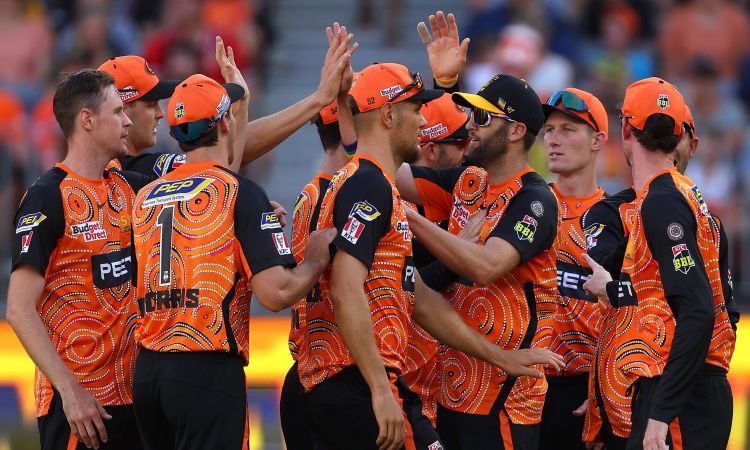 Perth Scorchers bag an emphatic win over Hobart Hurricanes to climb to the top of the table!