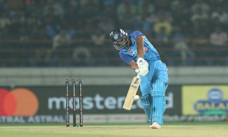 India 53-2 after 6 overs in third t20i vs sri lanka