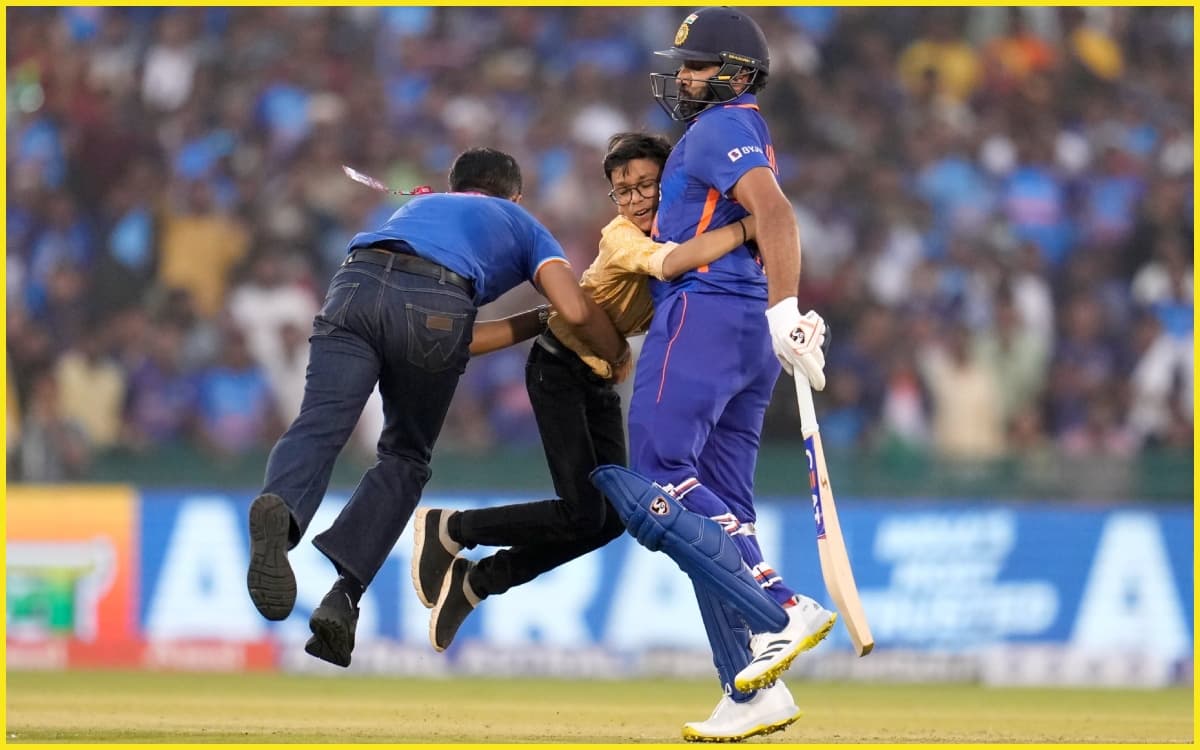Cricket Image for रोहित शर्मा ने दिखाई दरियादिली, छोटे बच्चे को हट्टे-कट्टे सिक्योरिटी गार्ड से बचाय