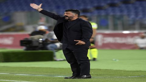 Valencia's Barcelona loanee Gonzalez out for 3 months with broken foot bone