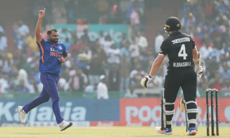 Mohammed Shami, pace attack picking regular wickets to put Blackcaps in trouble