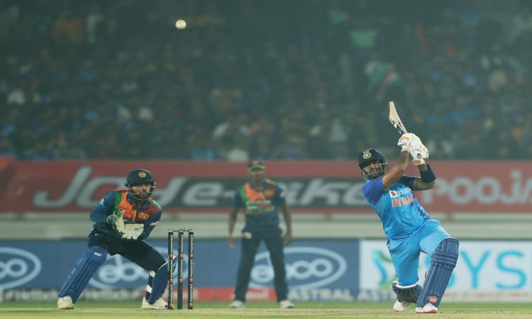 IND vs SL, 3rd T20I: Suryakumar Yadav's brilliant ton helps India post a total of 228!