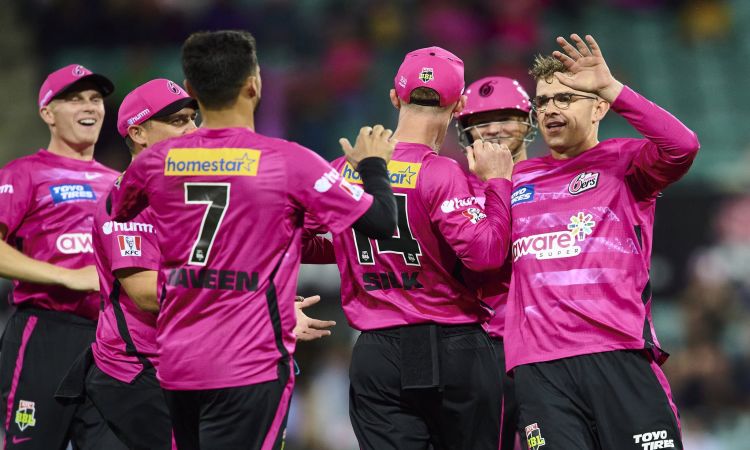 Comfortable victory for Sydney Sixers as they win the Sydney Derby by 7 wickets!