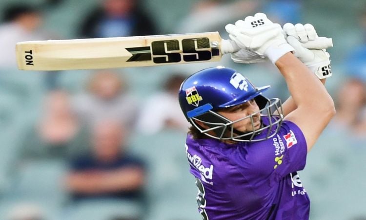 BBL 12: Hobart Hurricanes have beaten the Sydney Thunder by five wickets!