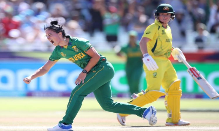 WT20 WC: Beth Mooney's 74 guides Australia to 156/6 after 20 overs!