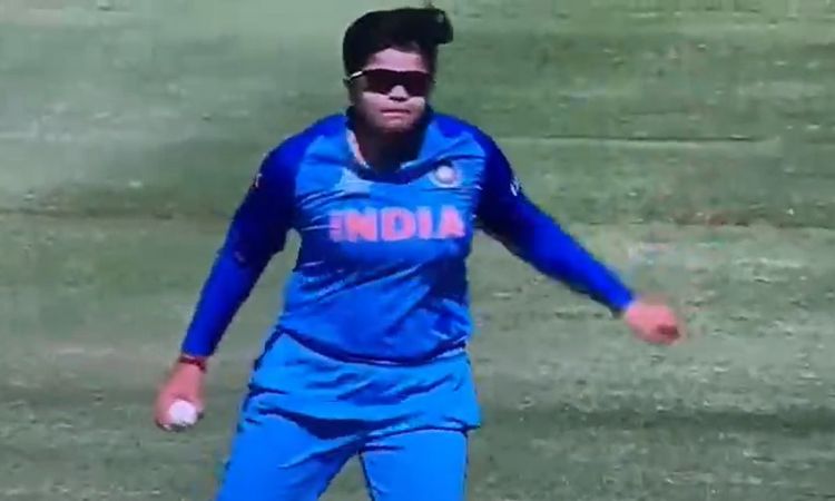 Watch Shafali Verma reaction after beth Mooney wicket