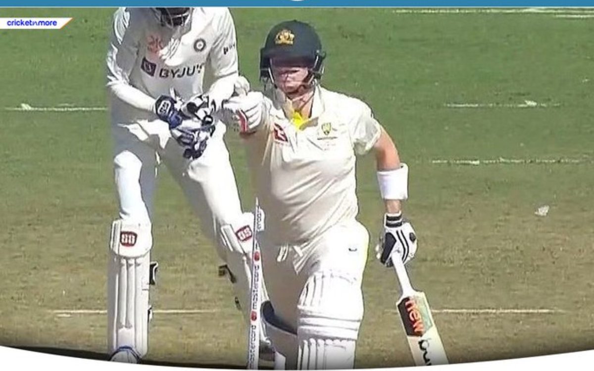 Cricket Image for स्टीव स्मिथ के Thumbs up पर भड़के बॉर्डर, कहा- ये क्या तमाशा चल रहा है?'