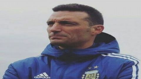 Argentina boss Scaloni signs new deal