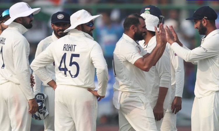 australia all out for 263 runs in first innings of delhi test vd India
