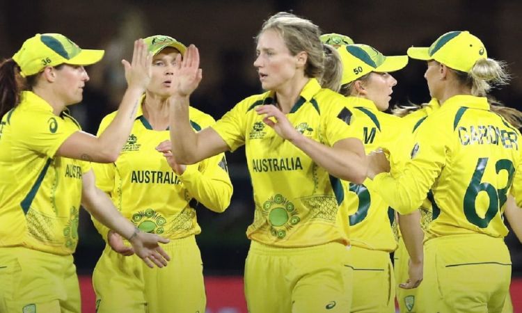 Australia into Women's T20 World Cup semi-finals after beating hosts South Africa by 6 wickets