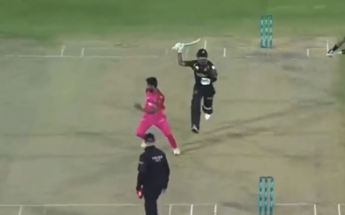 Cricket Image for VIDEO: हसन अली को बल्ले से मारने दौड़े बाबर आज़म, पीठ दिखाकर भागे हसन