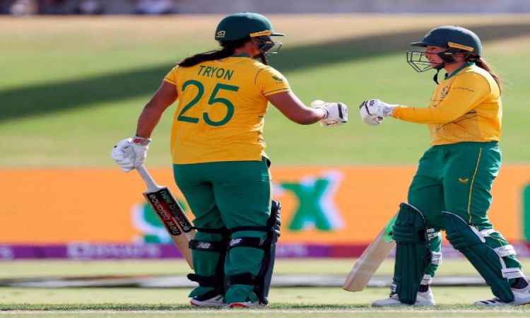 A brilliant half-century from Chloe Tryon helps South Africa beat India in the final!