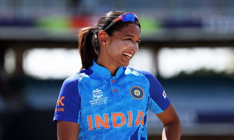  Harmanpreet Kaur becomes the first cricketer to play 150 T20I matches