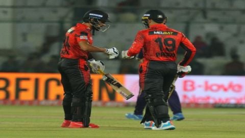 Lahore Qalandars finishes on 198-6 in 20 overs ! 