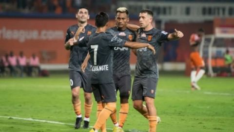 Mumbai City FC clinch ISL League Shield in style with 5-3 win over FC Goa