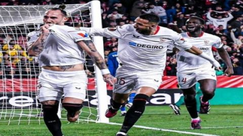 Sevilla beat PSV, Barca draw Man Utd in Europa League (Ld)