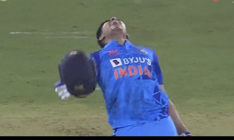Cricket Image for VIDEO : 'सेलिब्रेशन ऐसा जैसे दुनिया जीत ली हो', शुभमन ने टी-20 सेंचुरी लगाने के बा