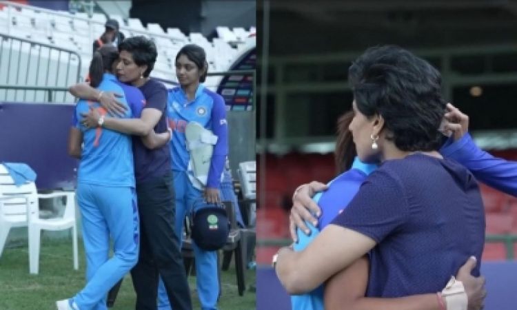 हार से टूट गई हरमनप्रीत,सेमीफाइनल में हार के बाद पूर्व कप्तान अंजुम चोपड़ा के गले लगकर रोईं