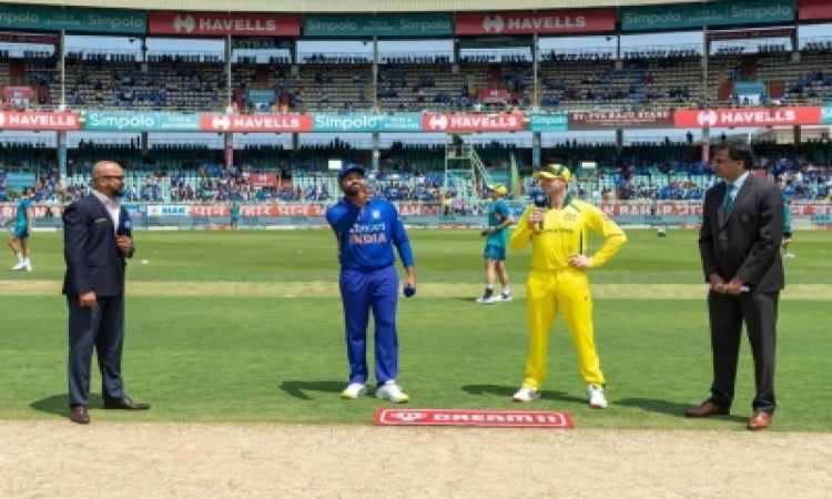 2nd ODI: Rohit back in playing eleven as Australia win toss, elect to bowl first against India.(phot