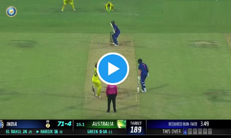 A ferocious Upper Cut and Hardik Pandya dispatches the ball into the stands.