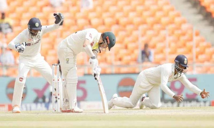 IND vs AUS: ऑस्ट्रेलिया ने पांचवें दिन लंच तक 1 विकेट पर 73 रन बनाए, मैच ड्रॉ होने की ओर 