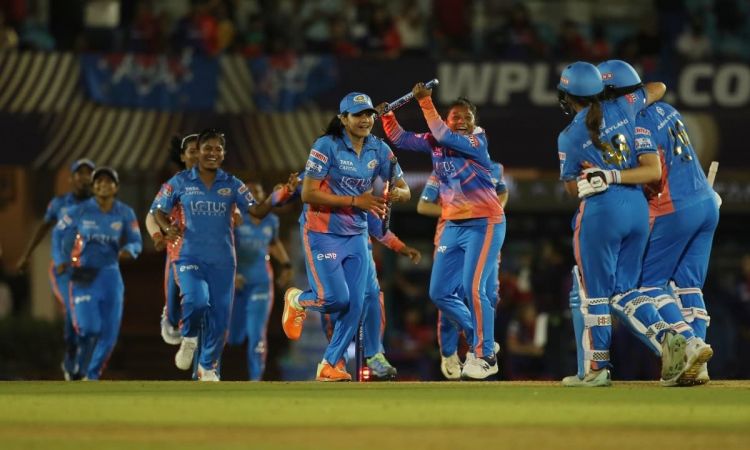 WPL 2023: मुंबई इंडियंस ने रचा इतिहास, दिल्ली कैपिटल्स को 7 विकेट से हराकर बनी पहली चैंपियन
