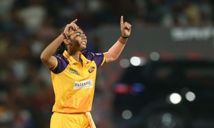 WPL 2023: पार्शवी चोपड़ा ने रचा इतिहास, IPL या WPL में विकेट लेने वाली सबसे कम उम्र की खिलाड़ी बनीं