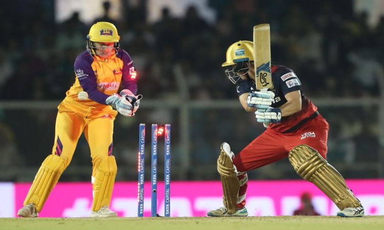 WPL 2023: सोफी एक्लेस्टोन ने तोड़ी आरसीबी की कमर, 138 पर सिमटी टीम  