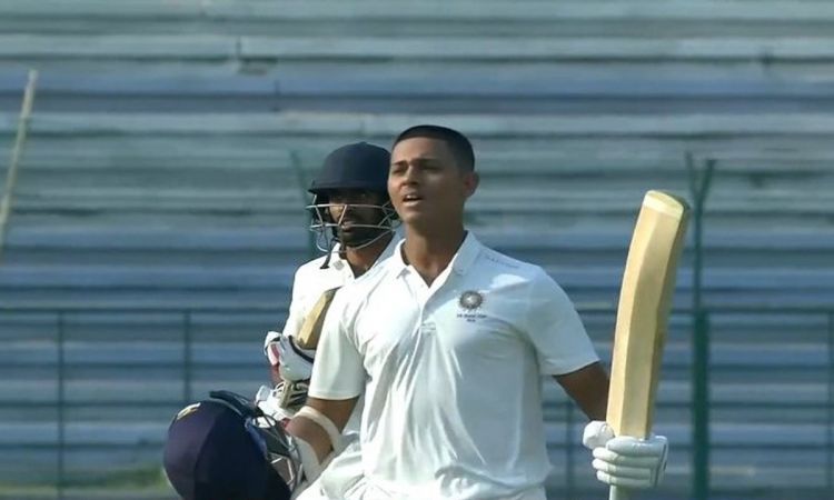 यशस्वी जायसवाल ने बनाया रिकॉर्ड, ऐसा करने वाले पहले बल्लेबाज बने