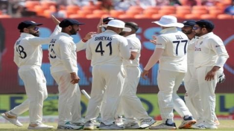 Ahmedabad:Mohammed Shami, celebrate with his teammates the dismissal of bAustralia's Marnus Labuscha