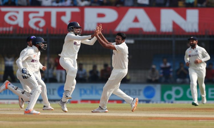 IND VS AUS, Day 3: Ashwin Strikes In The First Over, Khawaja Departs