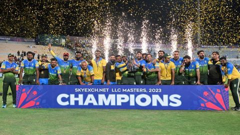 UPUL Tharanga & Tillakaratne Dilshan STAR as Asia Lions thrash World Giants by 7 wickets to clinch L