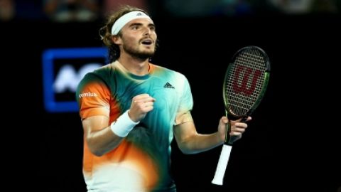 Australian Open: Stefanos Tsitsipas cruises into semis with win over Jannik Sinner.