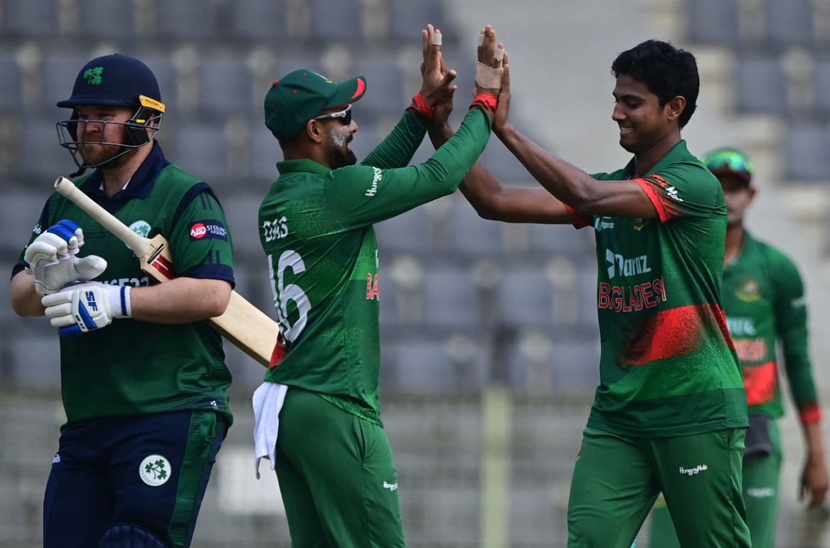 A clinical bowling performance from the Bangladesh quicks as they bowl Ireland out for 101!