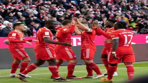 Bundesliga: Bayern beat Augsburg to stay atop in Germany