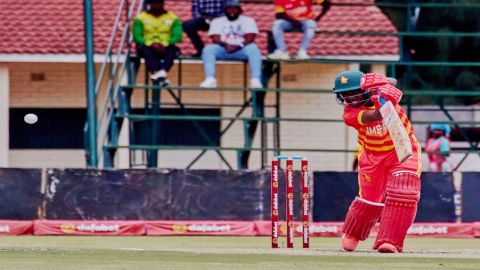 Regular wickets pegged back Zimbabwe but they have managed to put up a competitive total of 271!