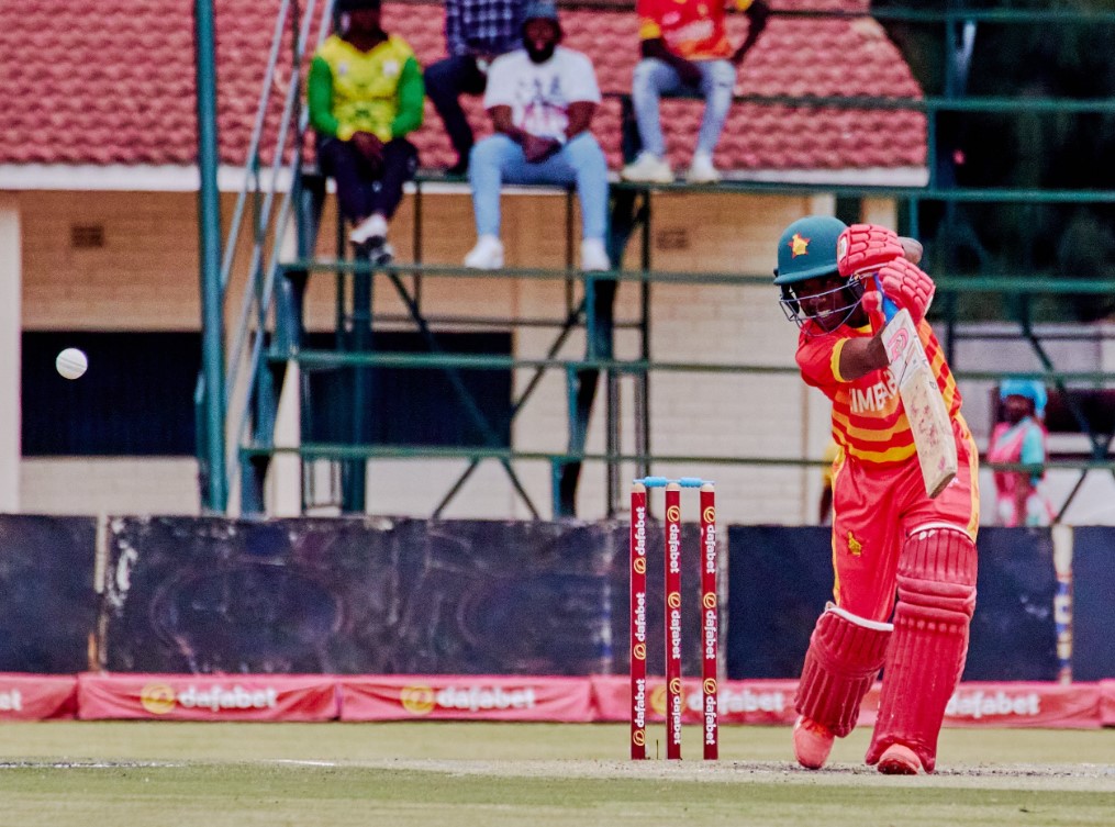 Regular wickets pegged back Zimbabwe but they have managed to put up a competitive total of 271!