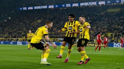 Dortmund trash Cologne 6-1 to go top in Bundesliga