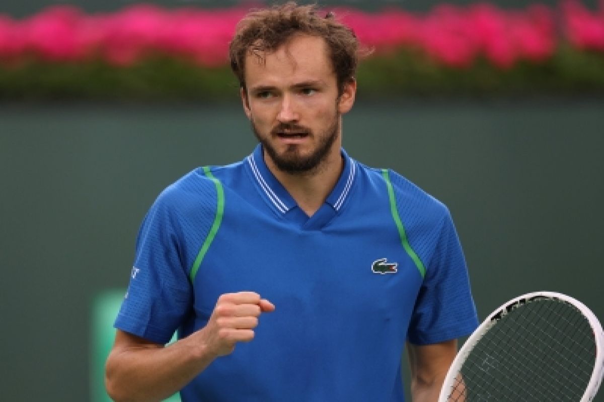 Indian Wells: Medvedev battles ankle injury to move into semifinal