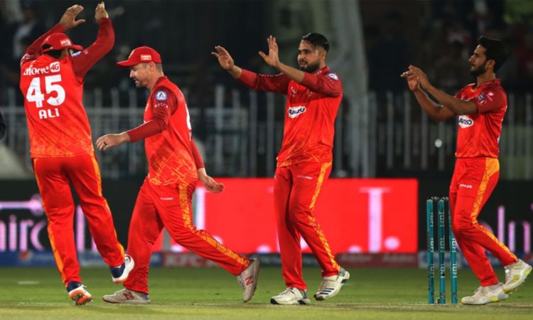 Islamabad United defeated Quetta Gladiators by two wickets in the PSL at Rawalpindi!