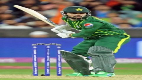 Melbourne : Pakistan's Shadab Khan during the T20 World Cup cricket match between India and Pakistan