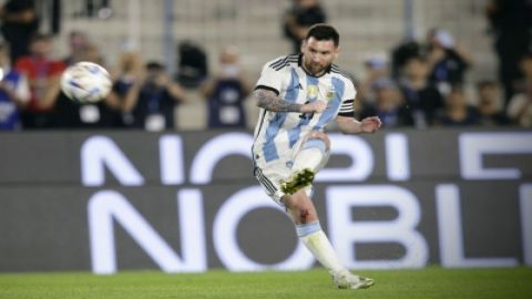 Messi fires Argentina to win over Panama at World Cup party