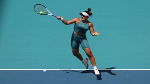 Miami Open: Andreescu battles past Raducanu in opener.